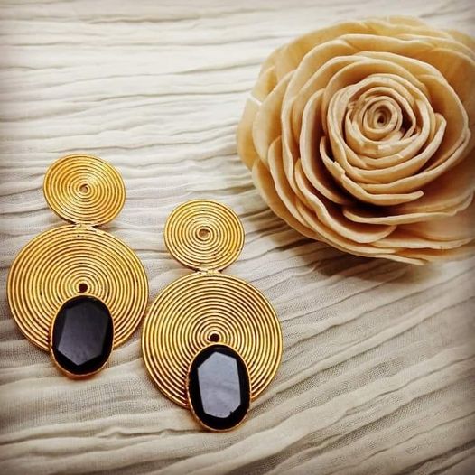 Spiral earrings with black stone!